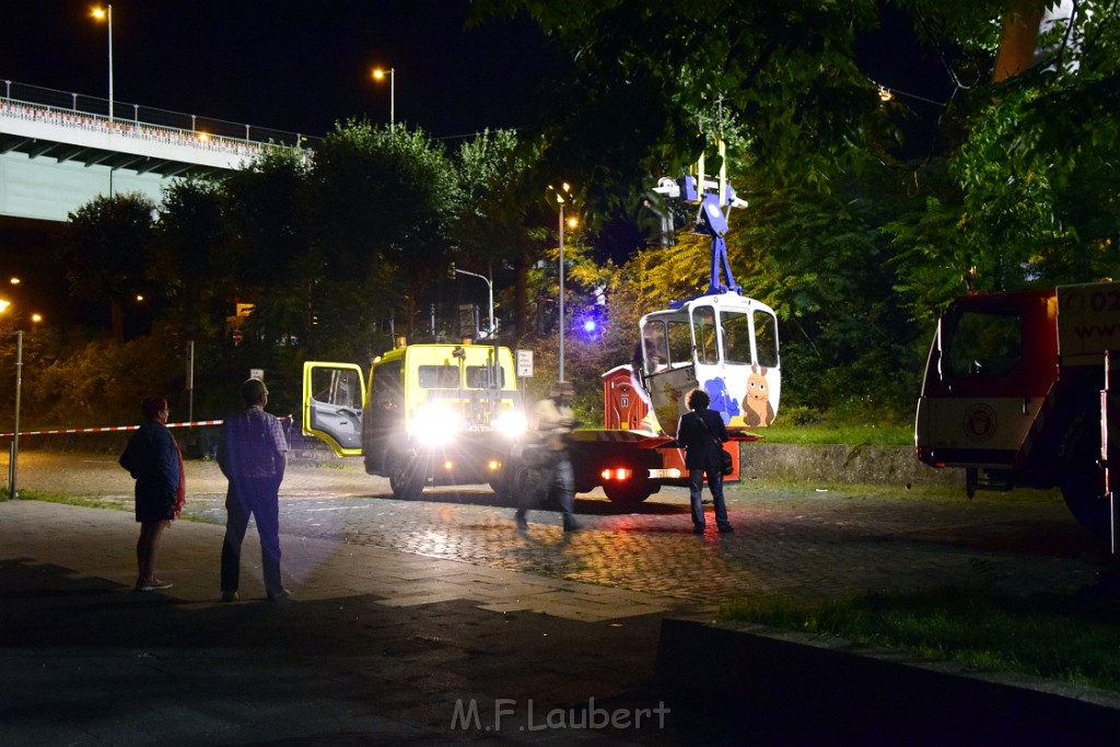 Koelner Seilbahn Gondel blieb haengen Koeln Linksrheinisch P973.JPG - Miklos Laubert